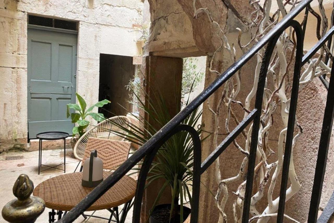 Les Fresques De Leon Apartamento Tournus Exterior foto